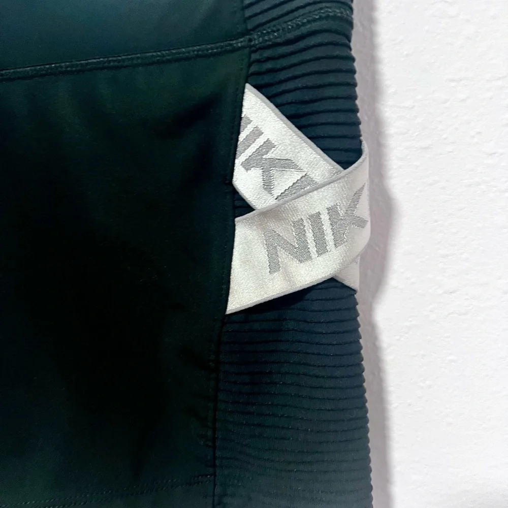 2pieces Nike AeroAdapt Performance Shorts‎ small